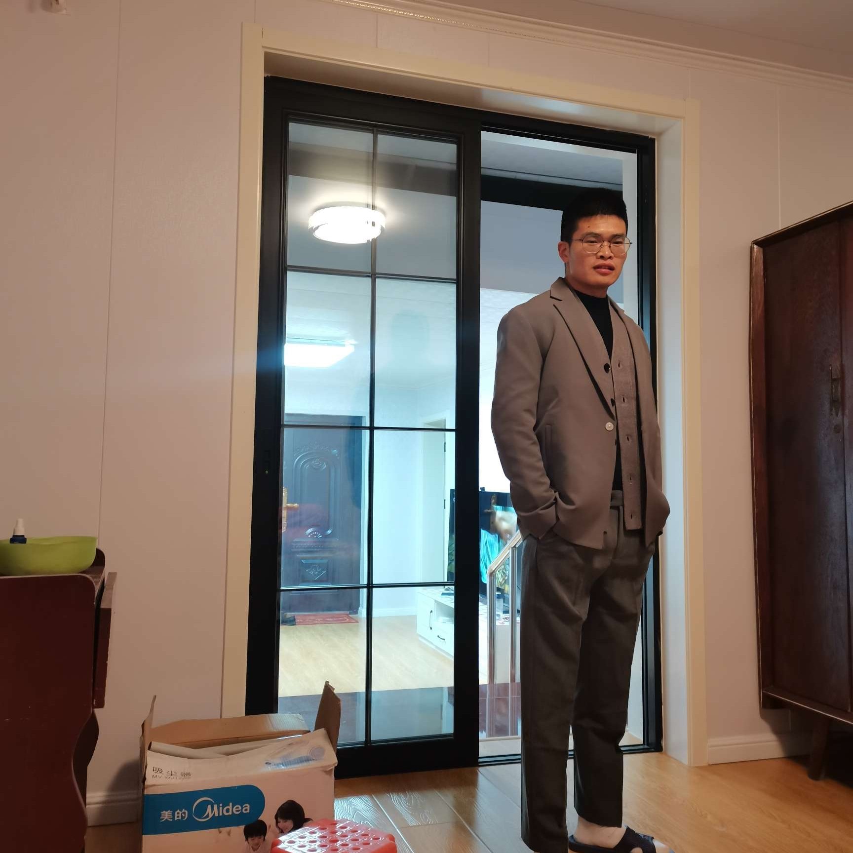 勤劳说台灯的照片