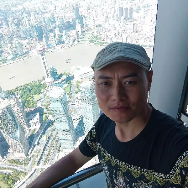 万一卫的照片