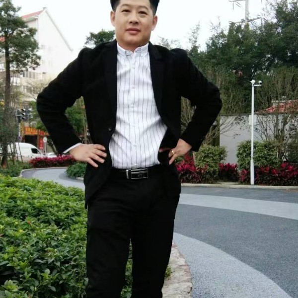 可乐愿风中的照片
