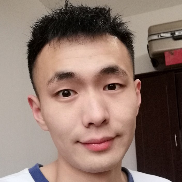 衬衫方调皮的照片