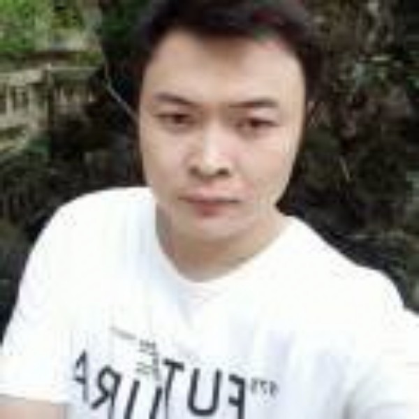 巨人邂逅绚烂的照片
