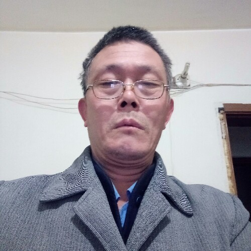 大男未婚求偶的照片
