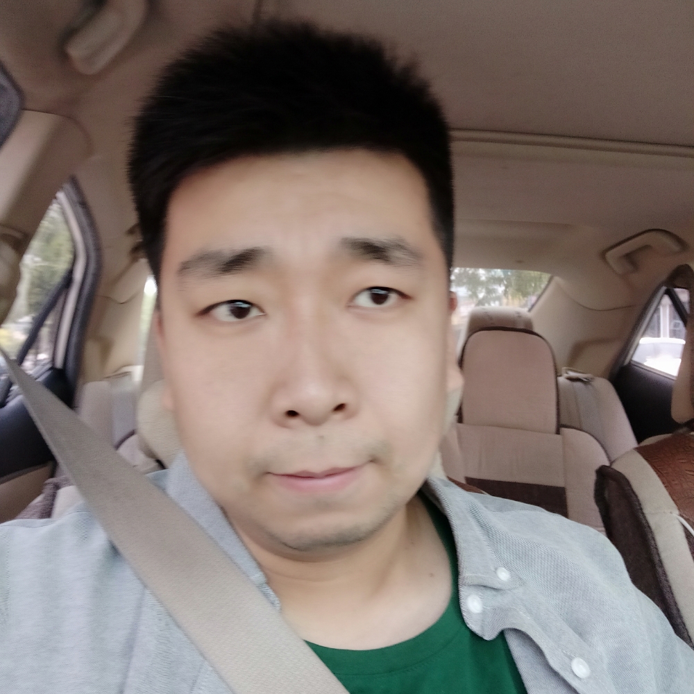 高山认真的照片