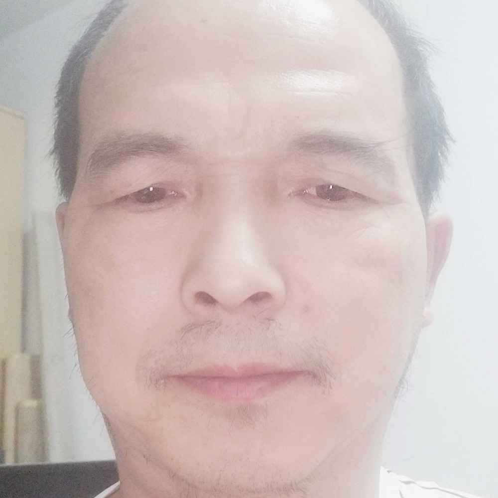 百褶裙机智的照片
