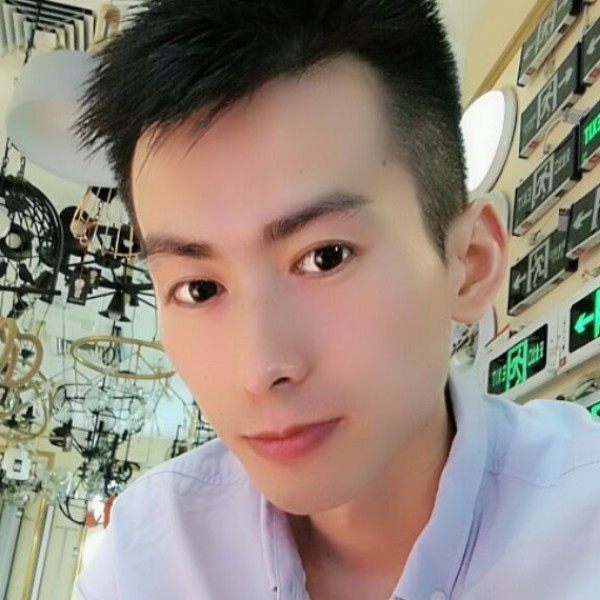 卑微小卓的照片