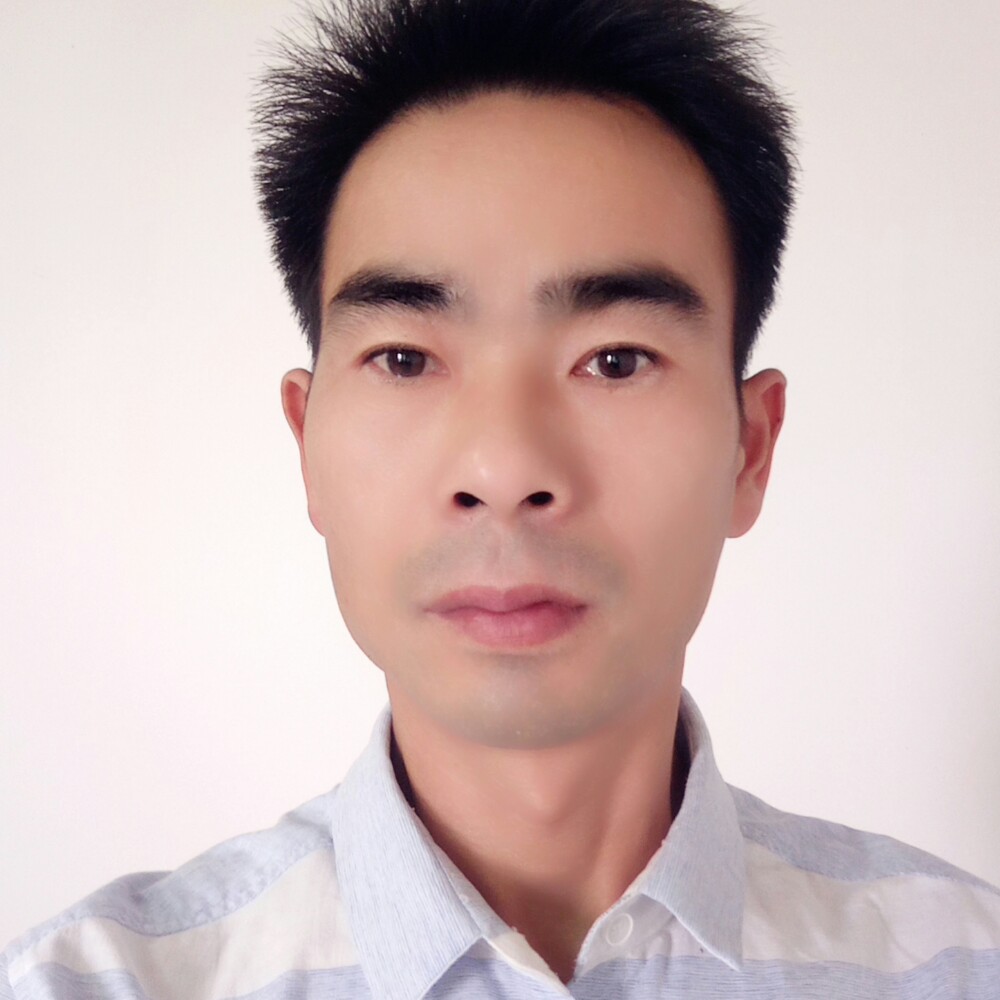 微笑的枫叶。的照片