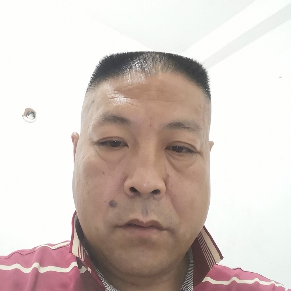 红牛放弃小巧的照片