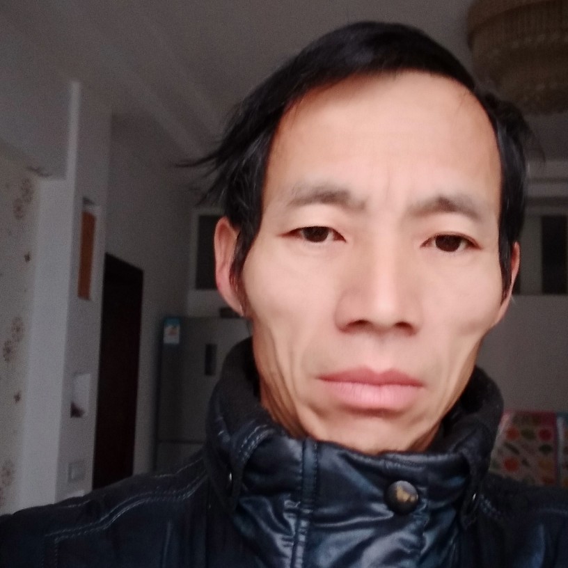 帅气浅吻紫萱的照片