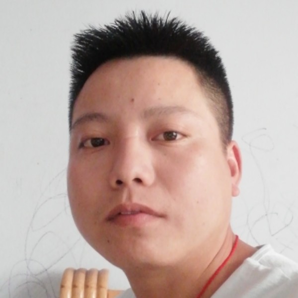 瑞雪踏实的照片