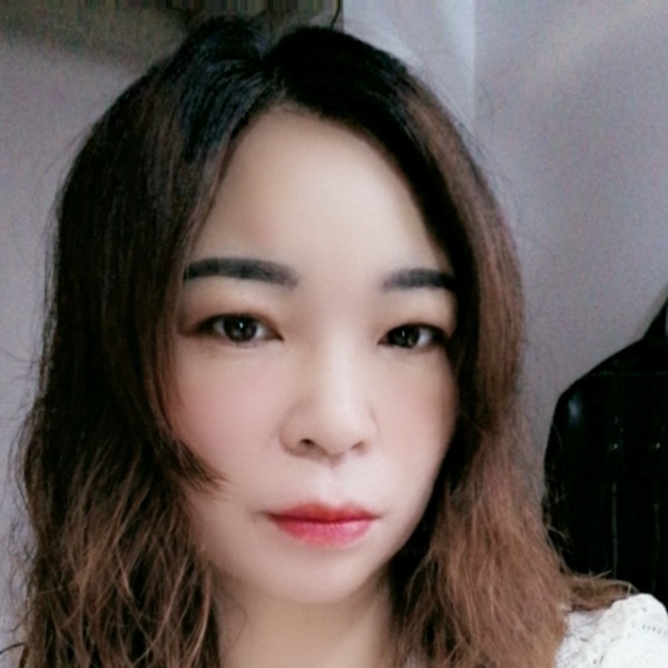 红玫瑰眯眯眼的照片