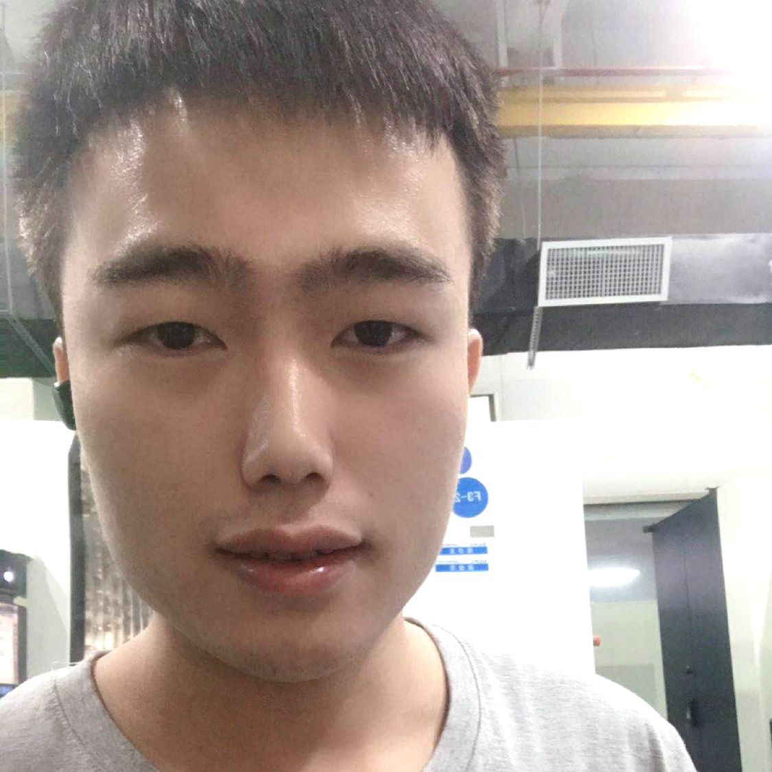 假洒脱_的照片