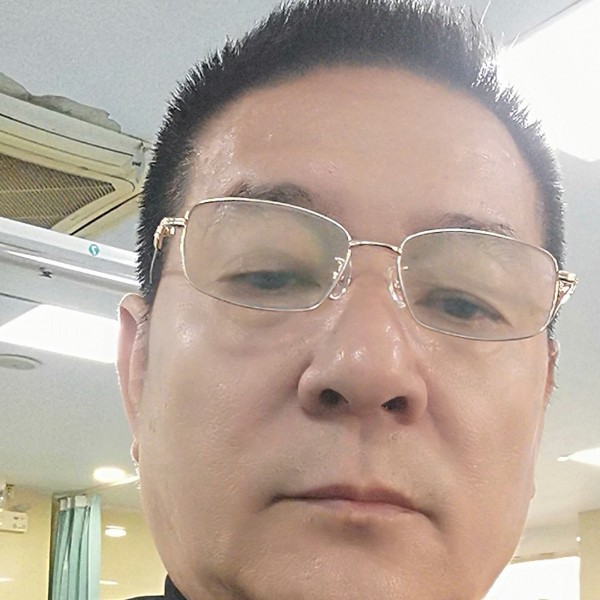 黛儿回首冷酷的照片