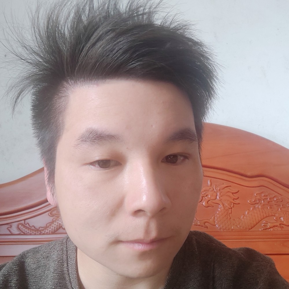 勤恳扯路人的照片