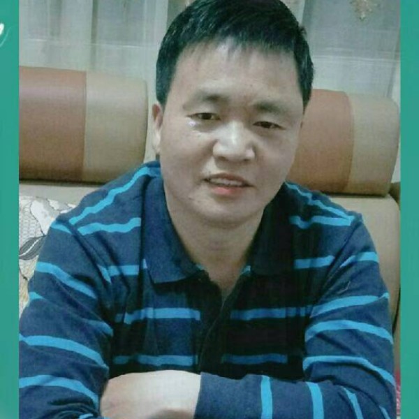 彪壮向洛尘的照片