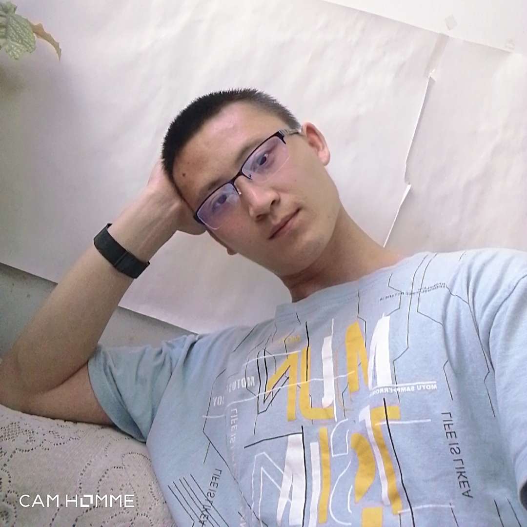衬衫就欣慰的照片