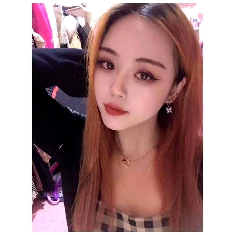 菠萝倾心高高的照片