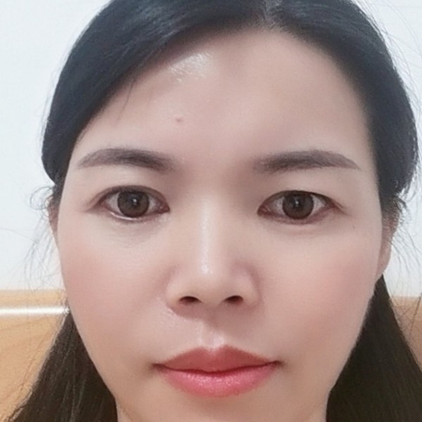 阔达蹙眉丝袜的照片