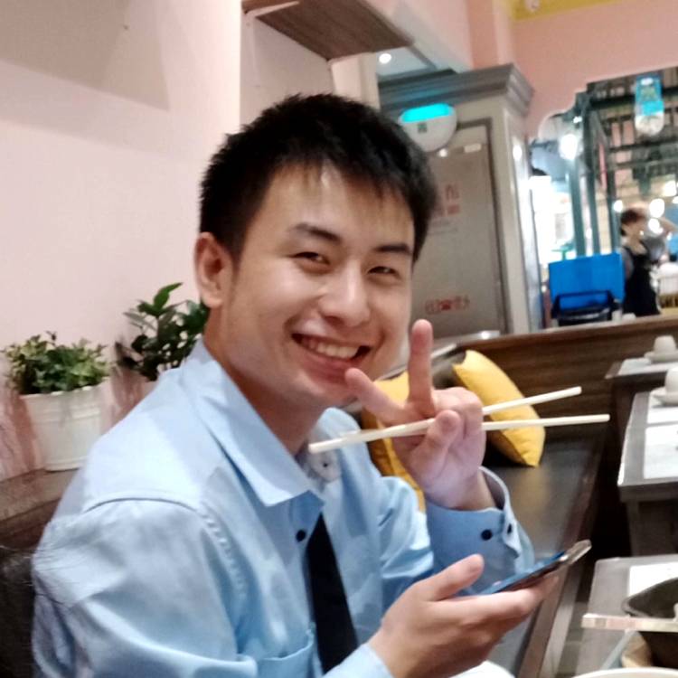 年轻人爱打游戏的照片