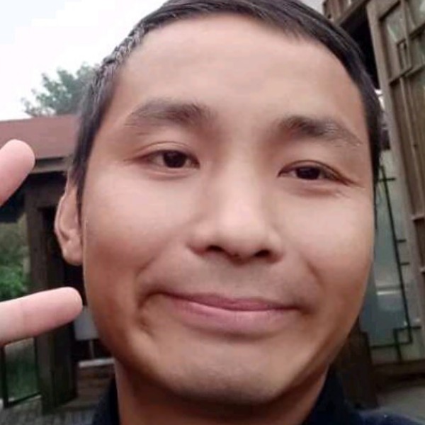 爱笑泪了冥王星的照片