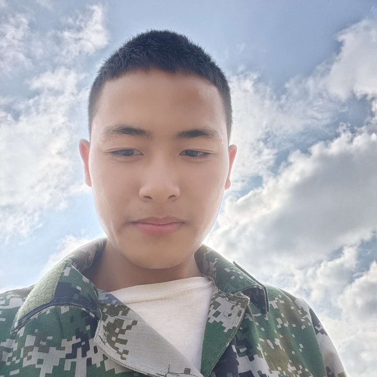 追梦的小孩的照片