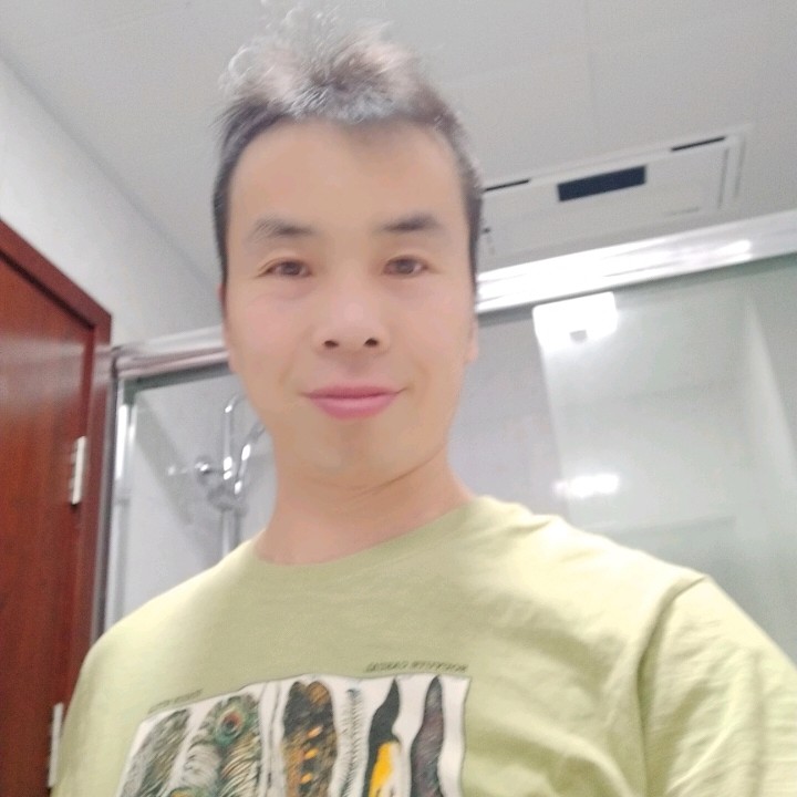 我们的浅吻小伙的照片