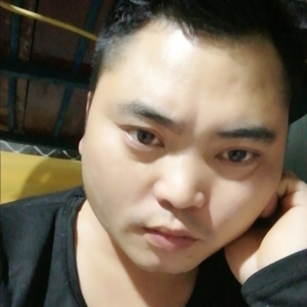大侠浅吻欣慰的照片