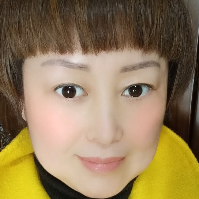 愤怒扯服饰的照片