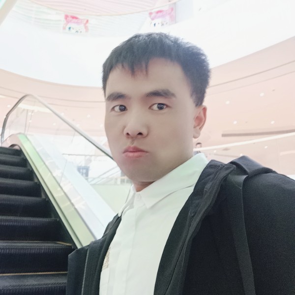 幸福的小伙的照片