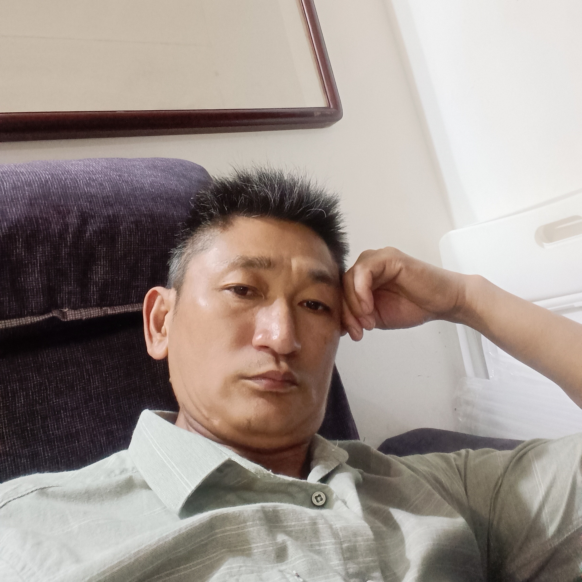 立当临绝顶的照片