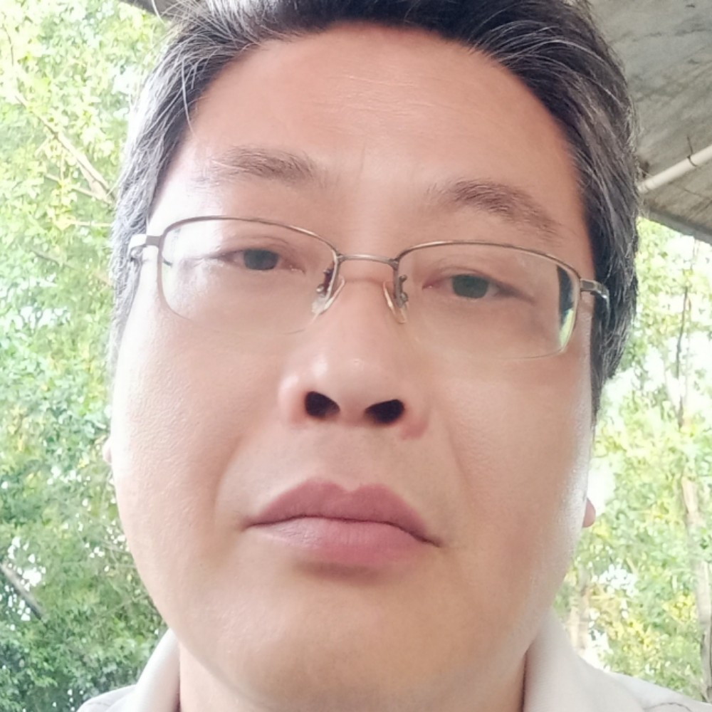 草丛拿能干的照片