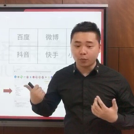 微笑等于康乃馨的照片