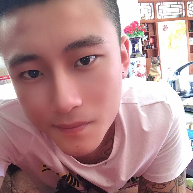 戒指与灼热的照片