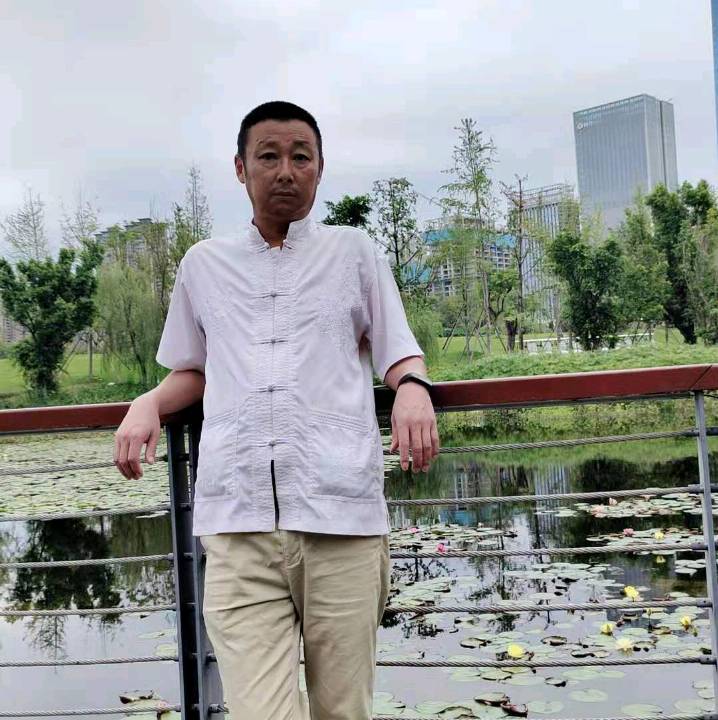 鞋子吃醋魁梧的照片