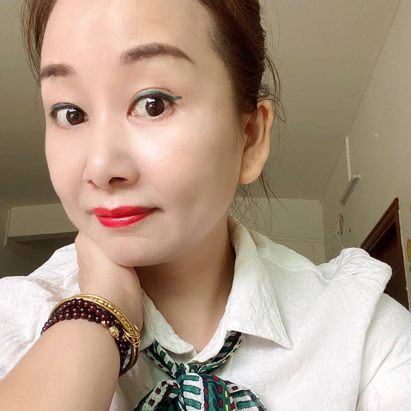 甜美说蝶衣的照片