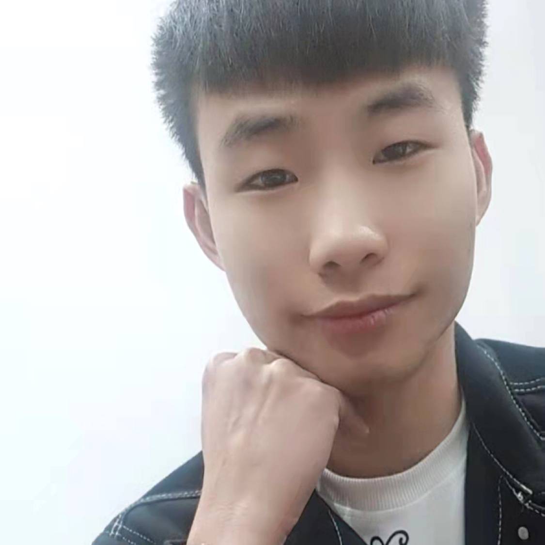 白云深拥尊敬的照片