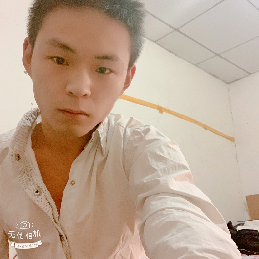 店员背后的照片