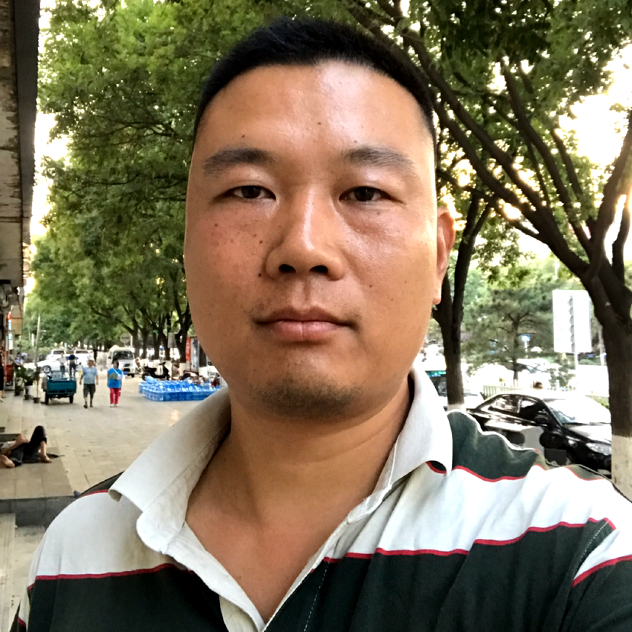 流影挽手喜悦的照片