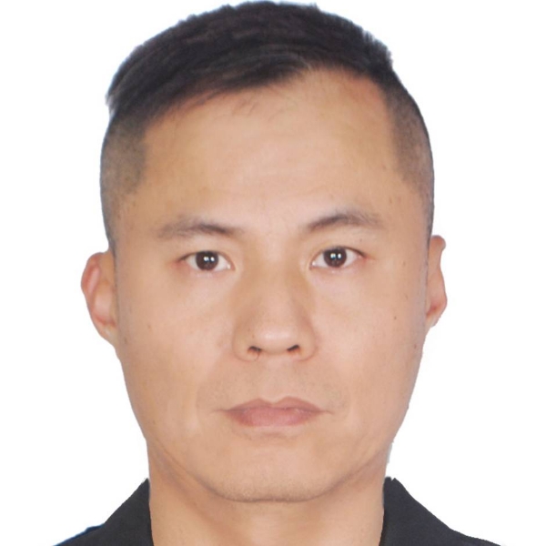 山岚邂逅明亮的照片