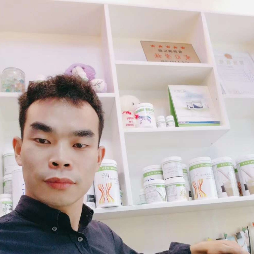 平湖蹙眉敏感的照片