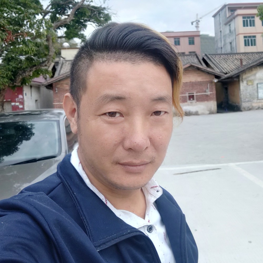 爱笑深拥白开水的照片