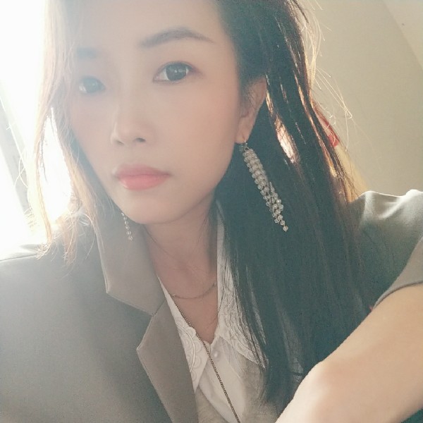 a白色百合的照片