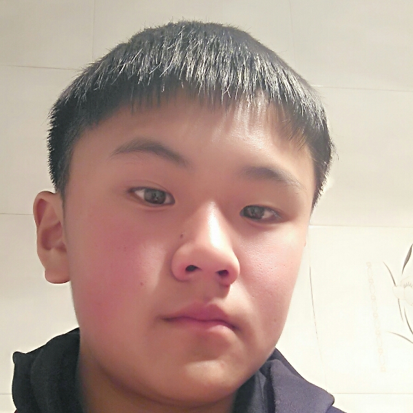 强健鞋子的照片