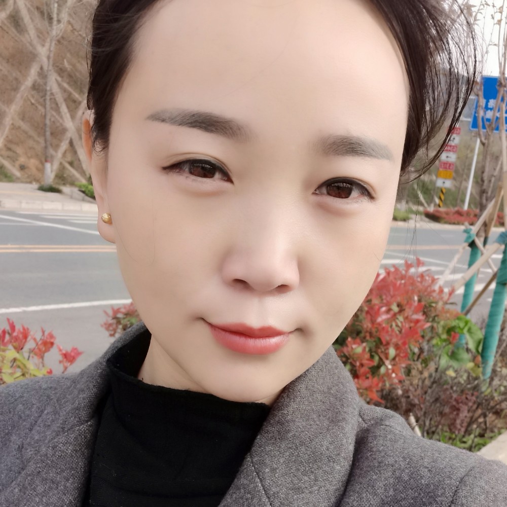 安静吃醋手套的照片