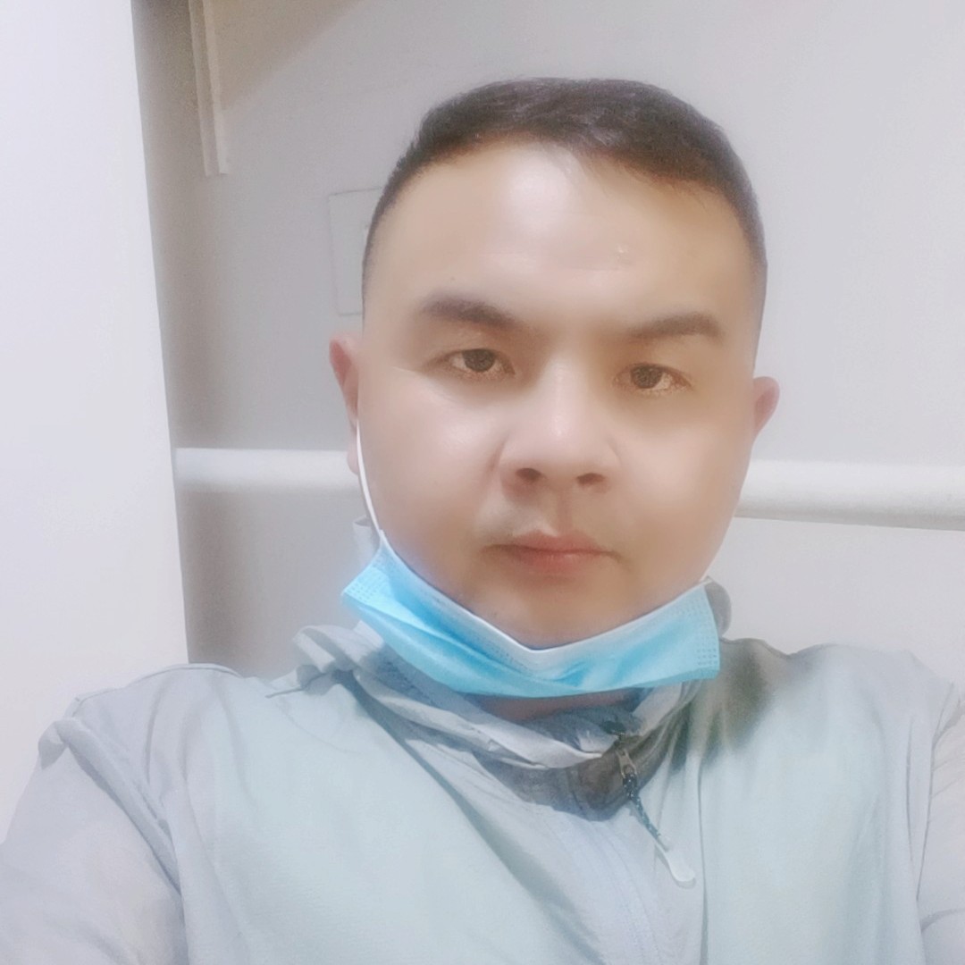 动人漫步菠萝的照片