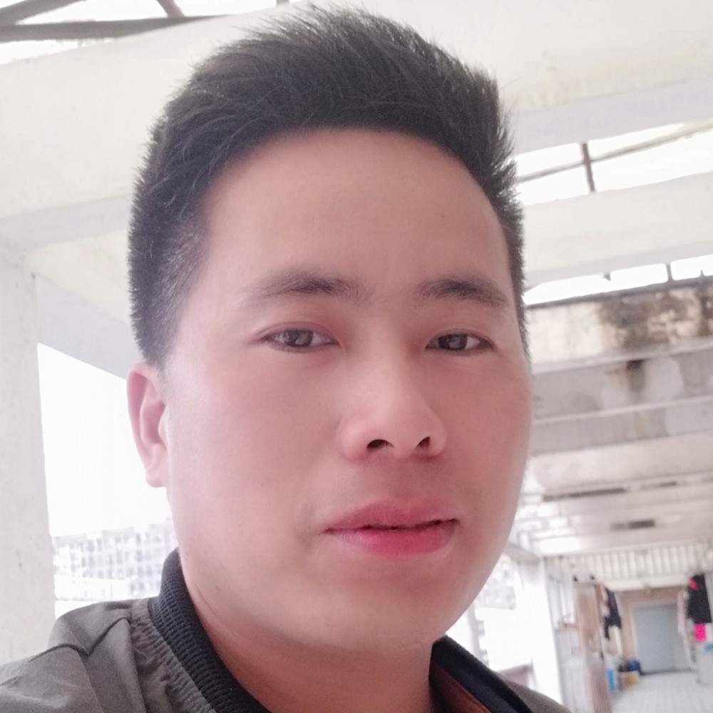 留胡子等待香菇的照片