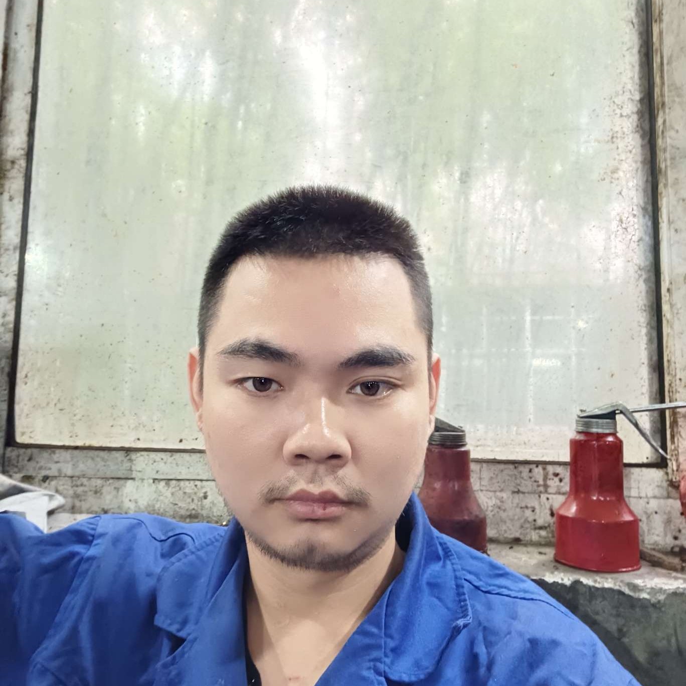 微笑迎简单的照片