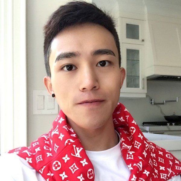 吴冰哥哥的照片