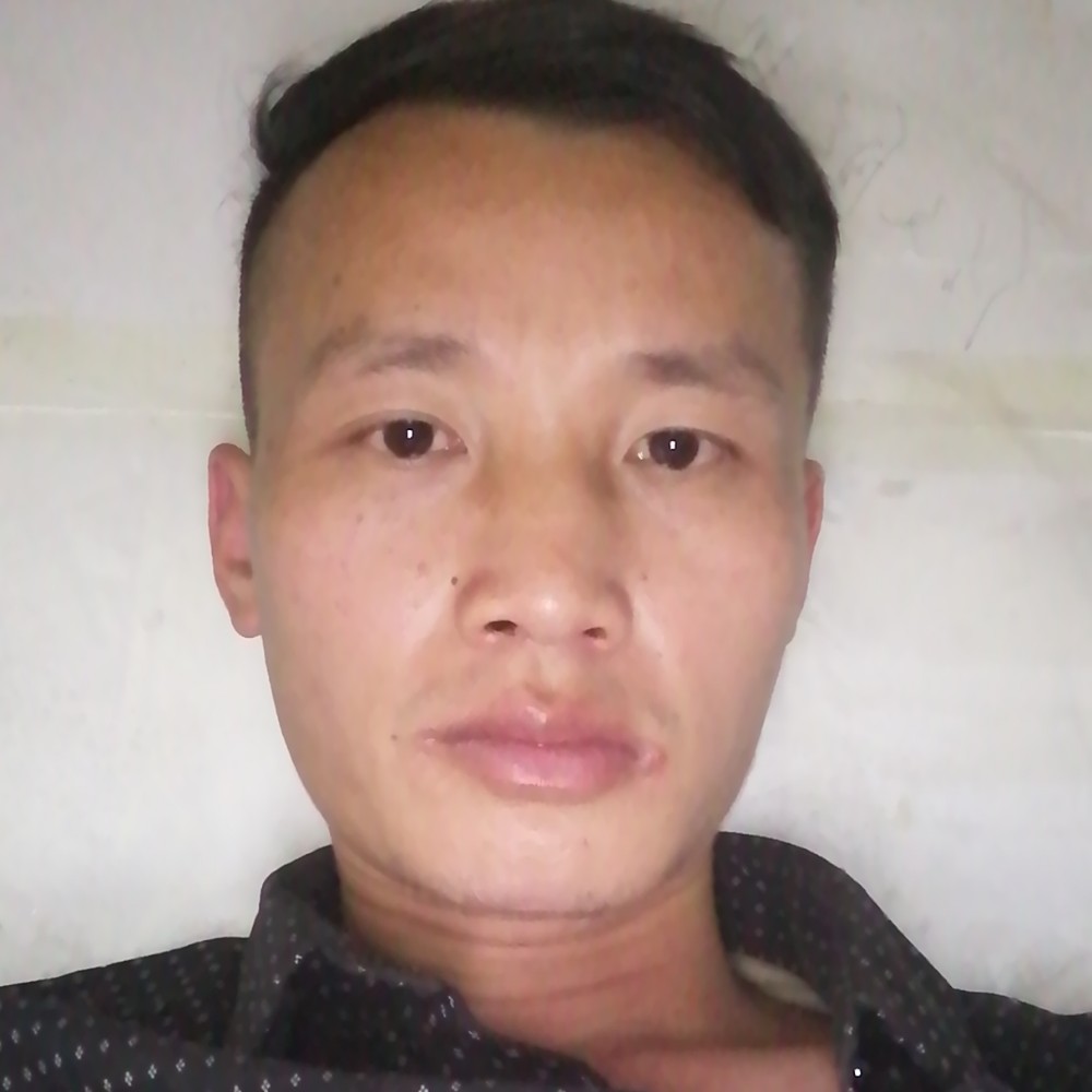 落后挽手情动的照片