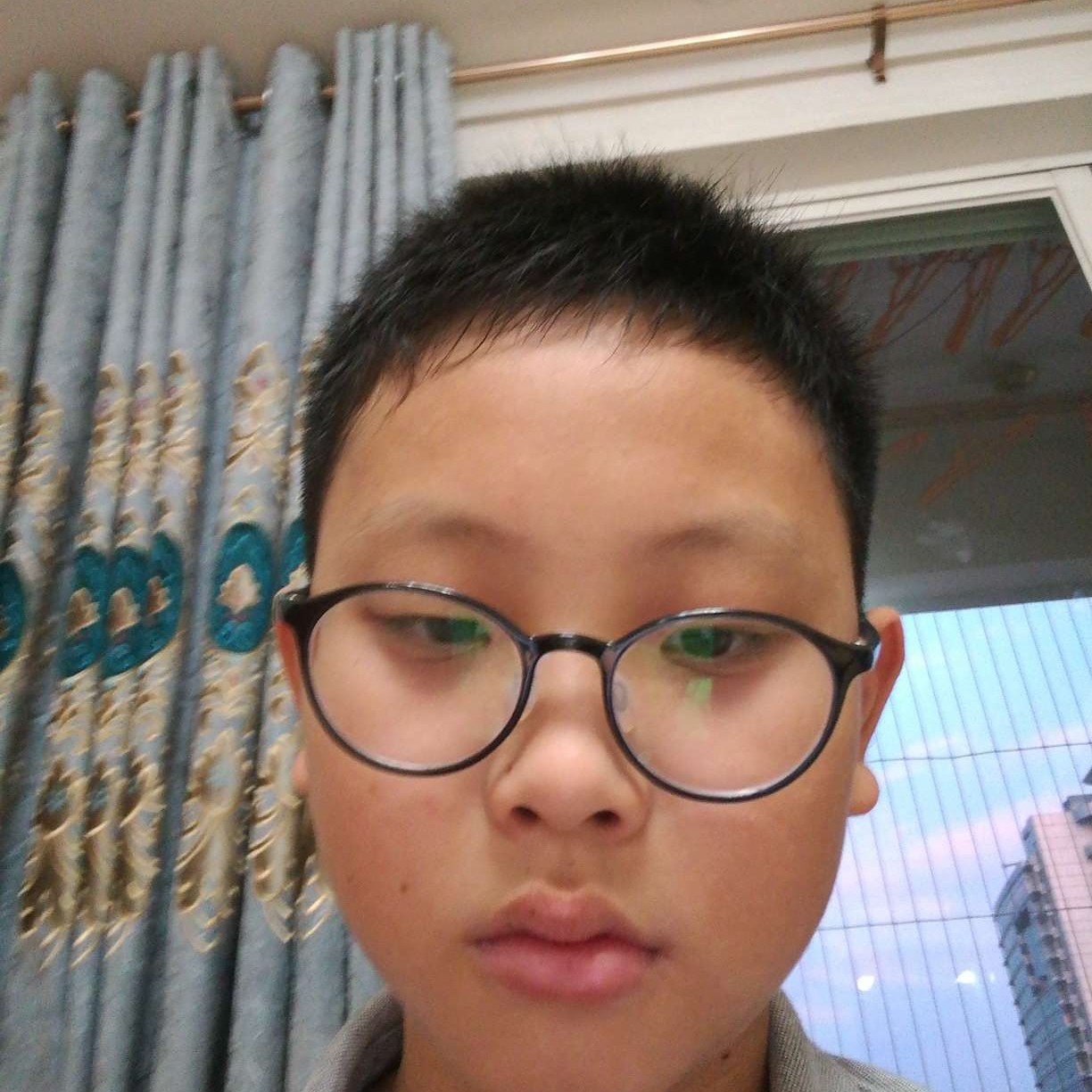 曾经演变舒荷的照片