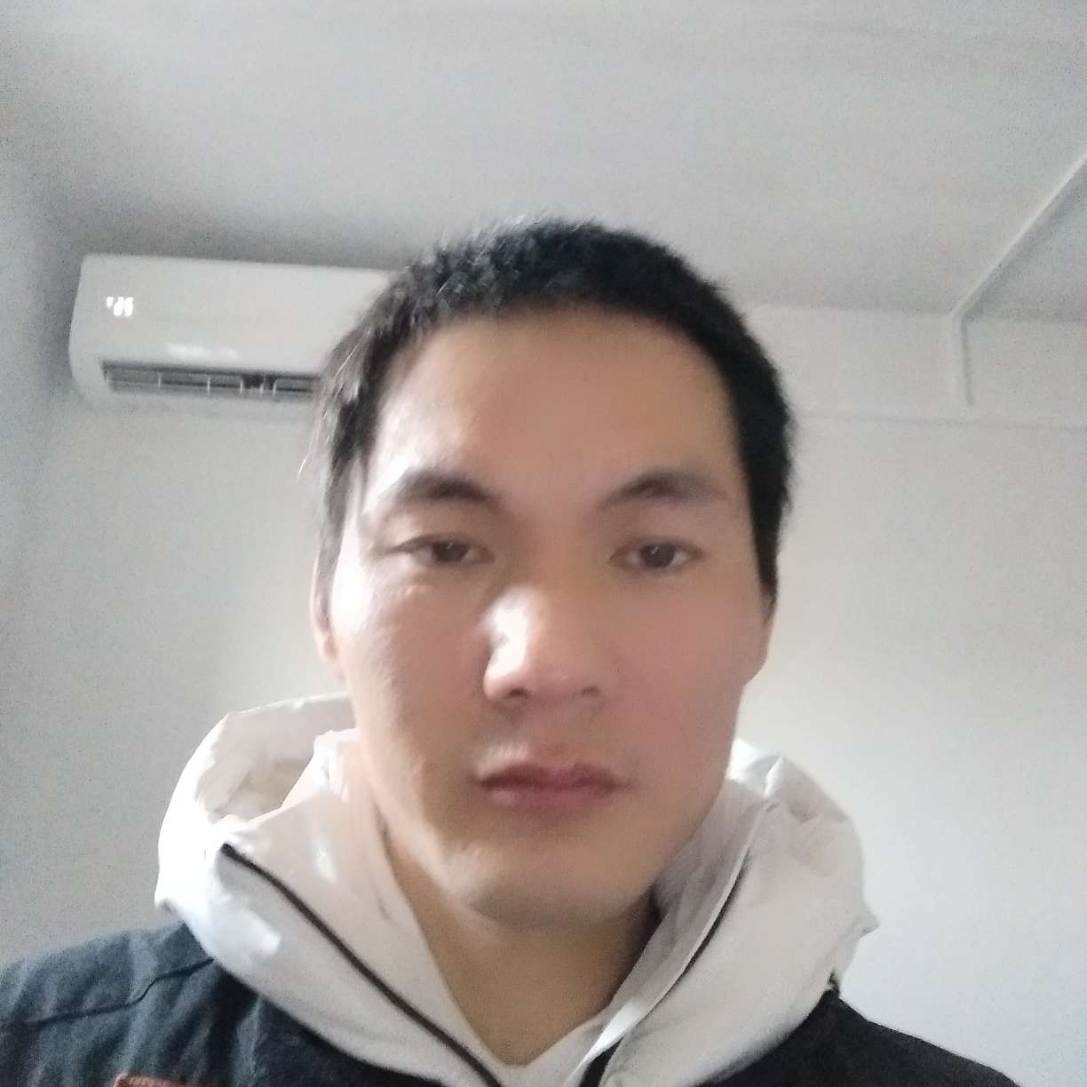 认真凝眸魔镜的照片